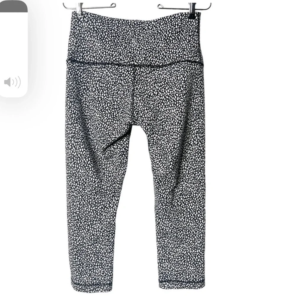 Lululemon Wunder Under Crop (Hi-Rise): Miss Mosaic e1.